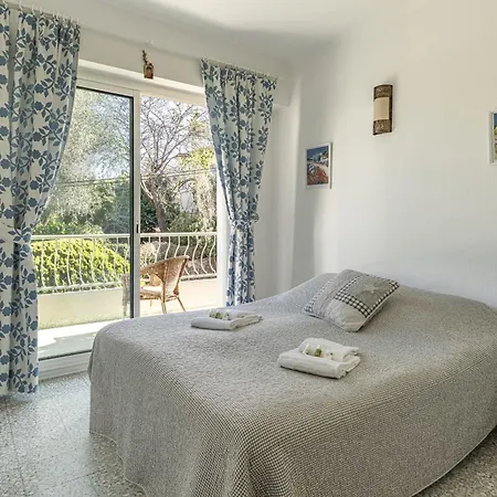 In The Heart Of The Cap D'antibes Lovely Flat *